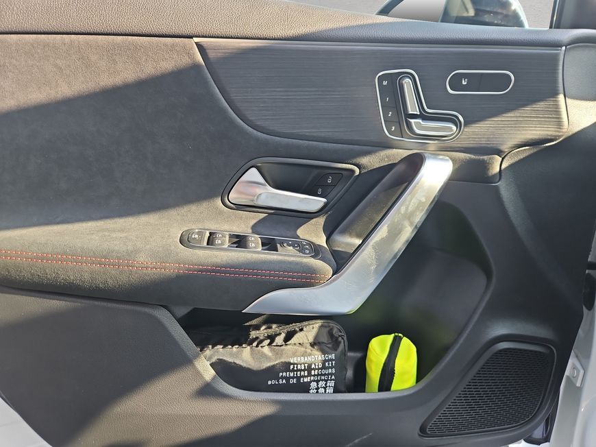 Mercedes-Benz A 200 2025