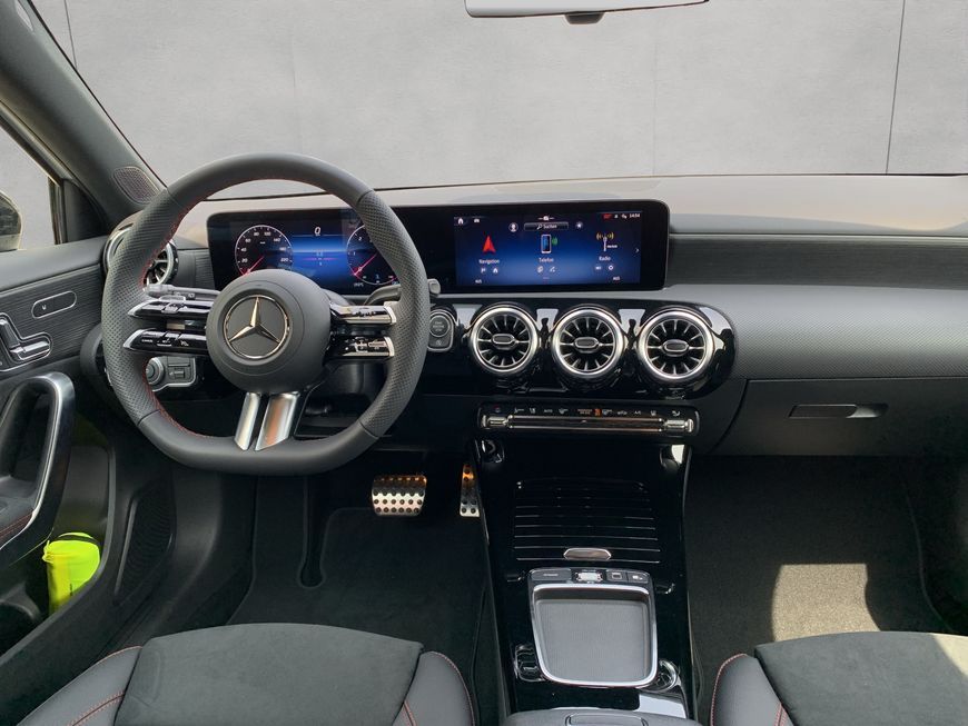 Mercedes-Benz A 200 2025