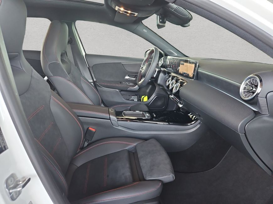 Mercedes-Benz A 200 2025