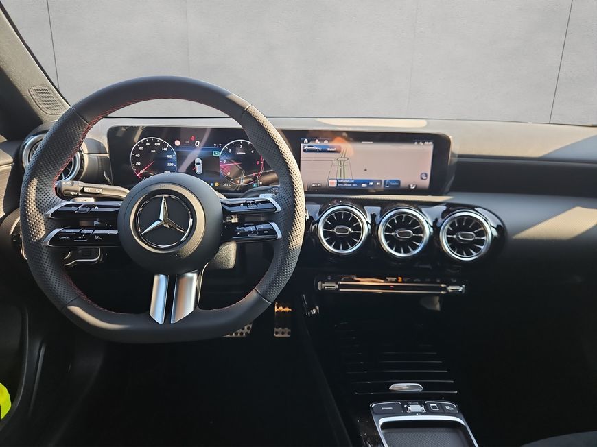 Mercedes-Benz A 200 2025