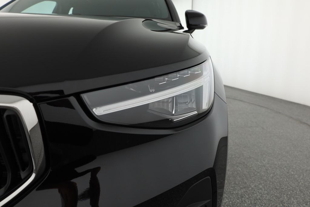 Volvo XC40 2025