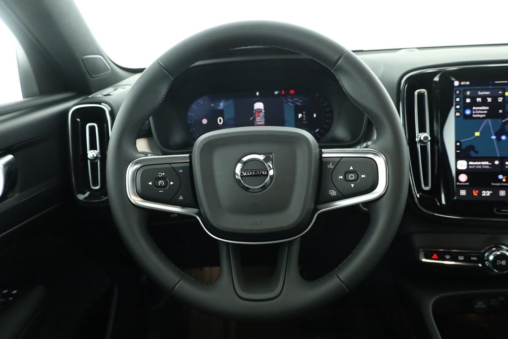 Volvo XC40 2025