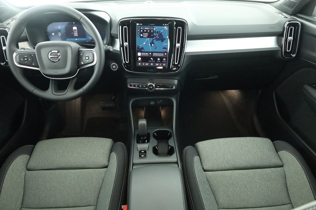 Volvo XC40 2025