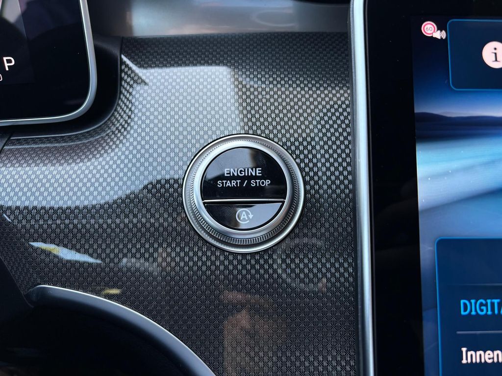 Mercedes-Benz C 300 2025