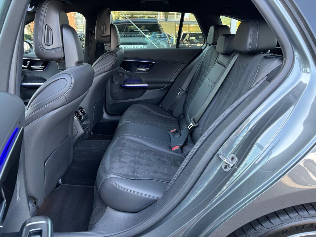 Mercedes-Benz C 300 2025