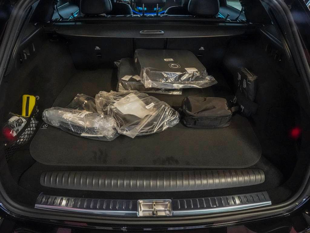 Mercedes-Benz E 300 2025