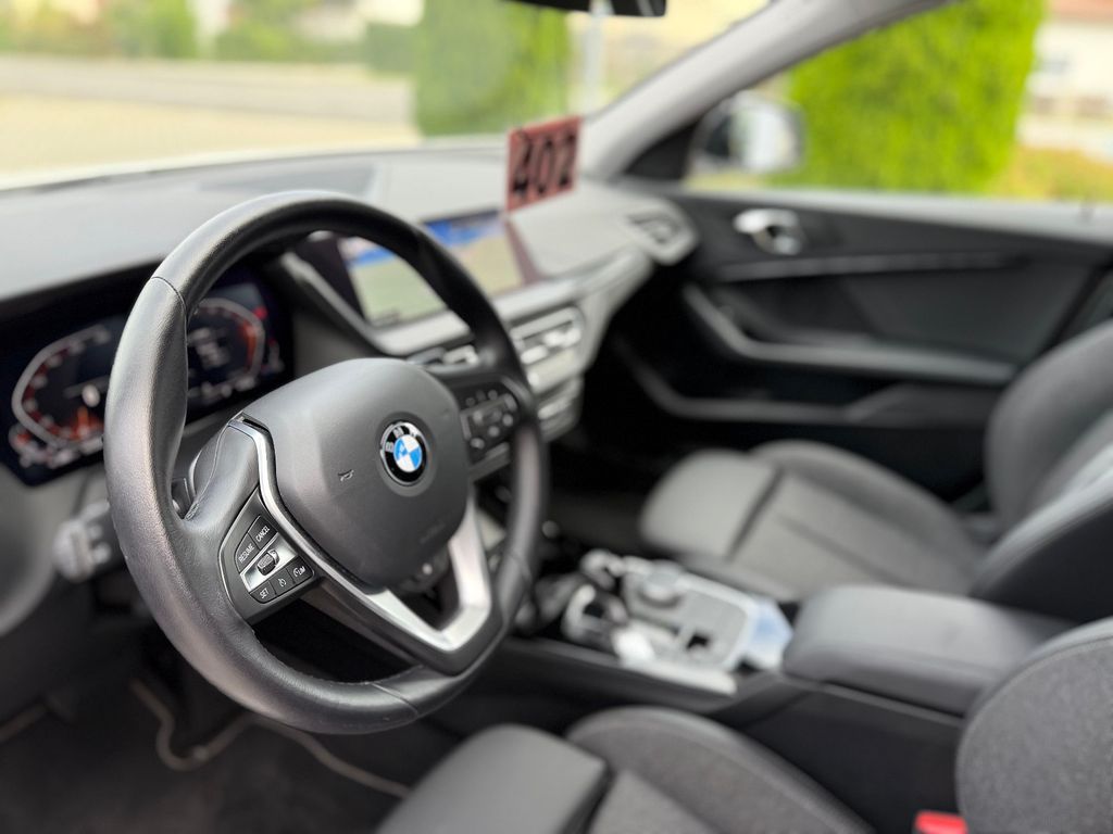 BMW 120 2023