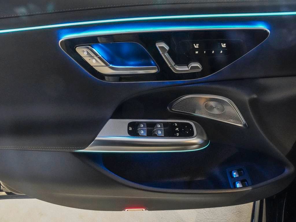 Mercedes-Benz E 300 2025