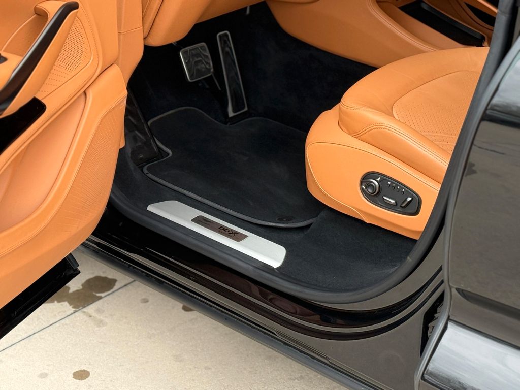 Aston Martin DBX 2022