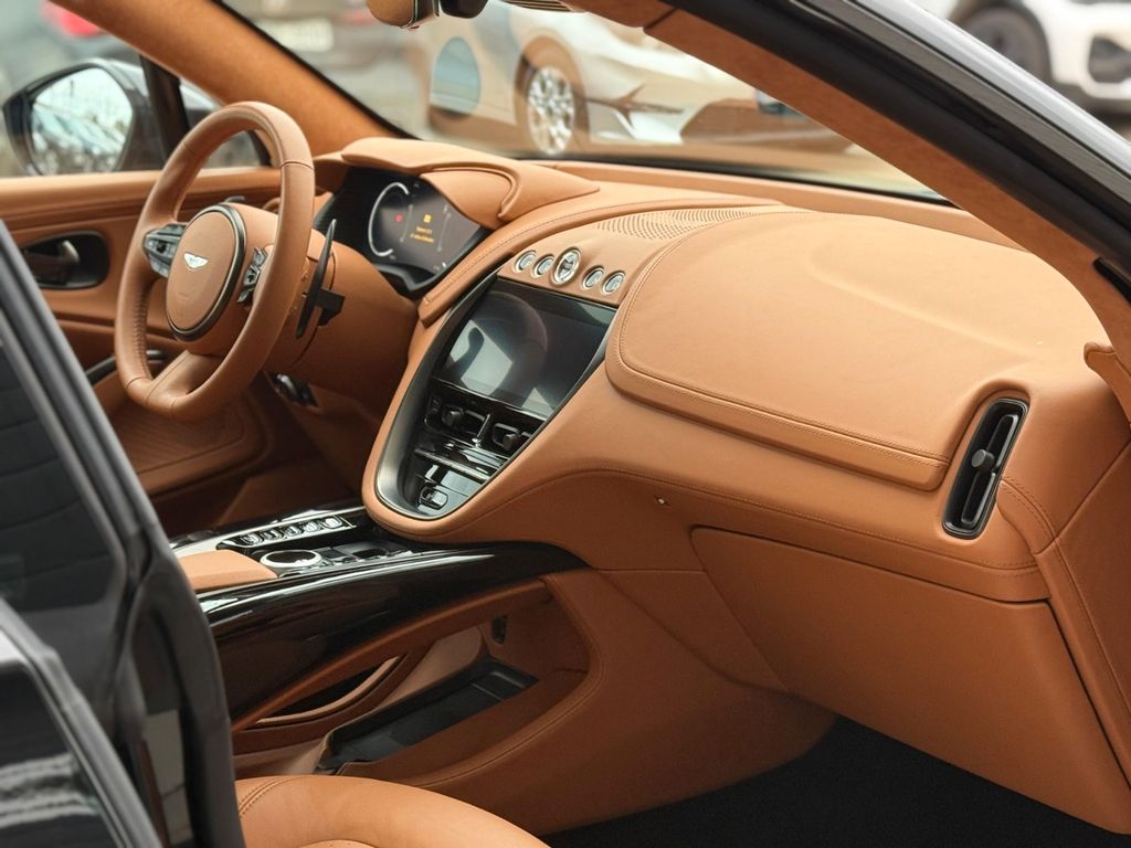 Aston Martin DBX 2022