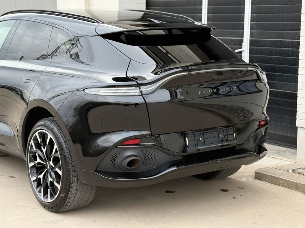 Aston Martin DBX 2022
