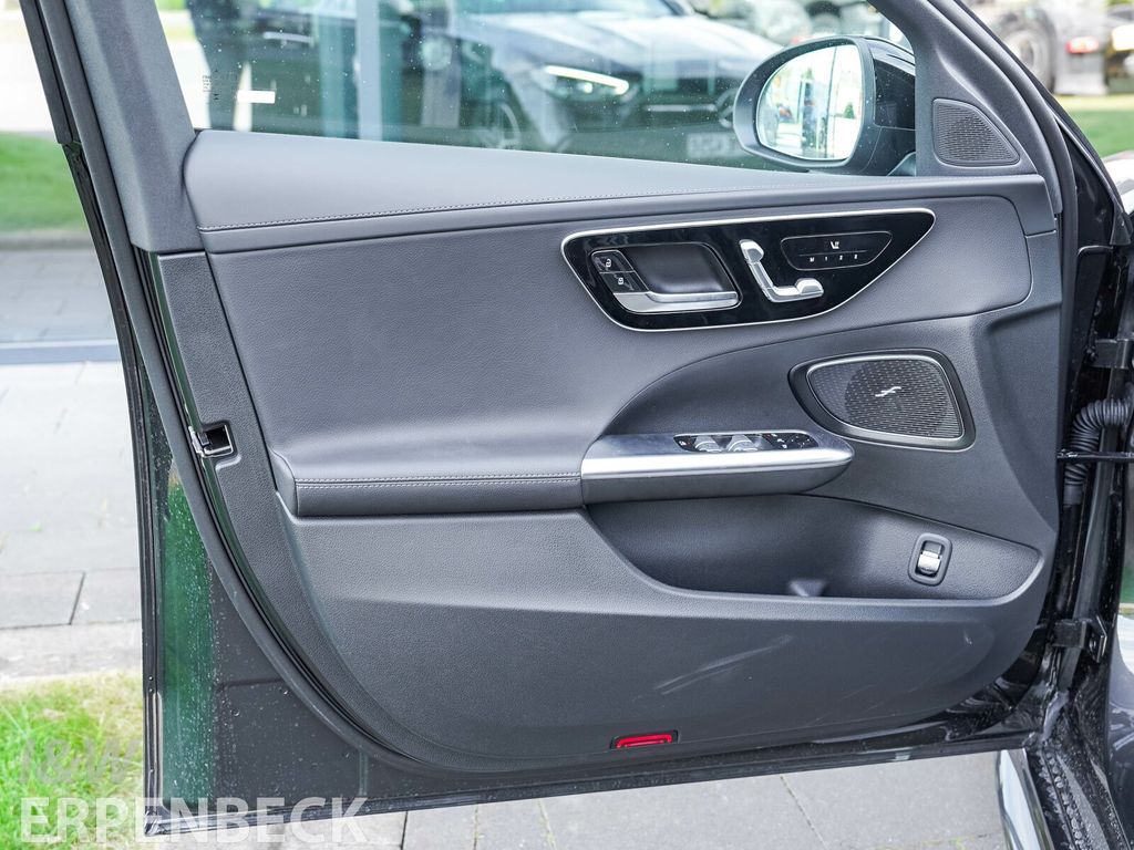 Mercedes-Benz C 300 2025