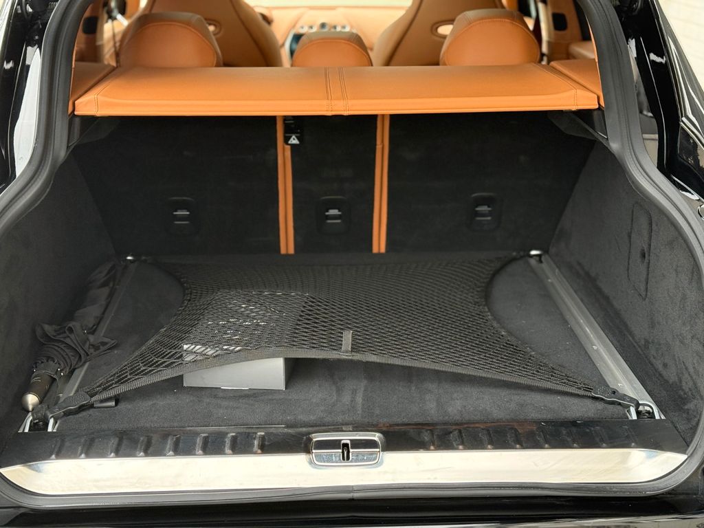 Aston Martin DBX 2022