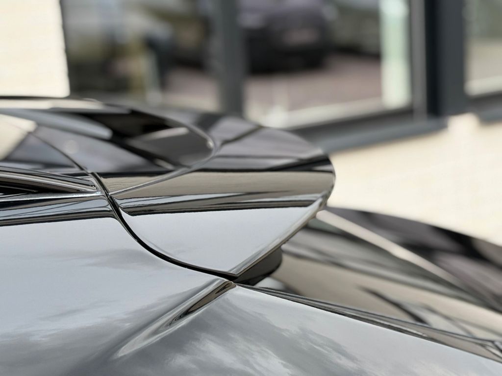 Aston Martin DBX 2022