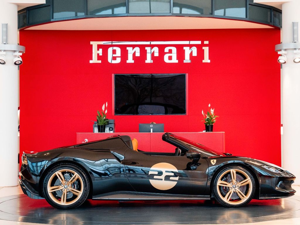 Ferrari 296 GTS 2025