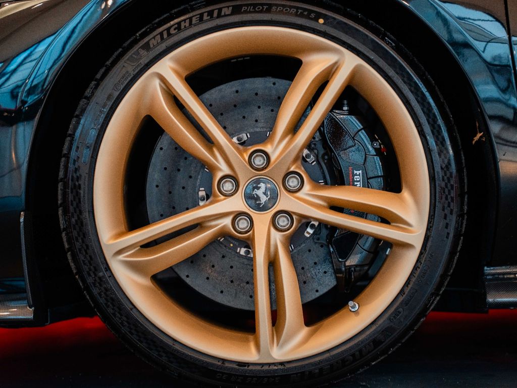 Ferrari 296 GTS 2025