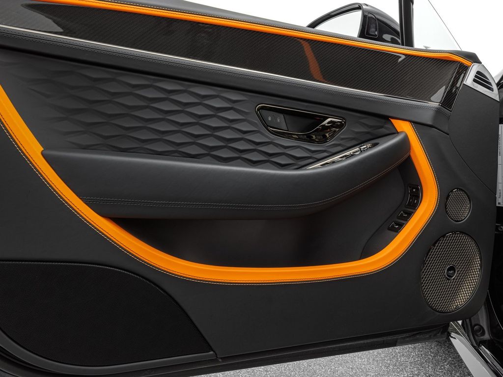 Bentley Continental GTC 2024