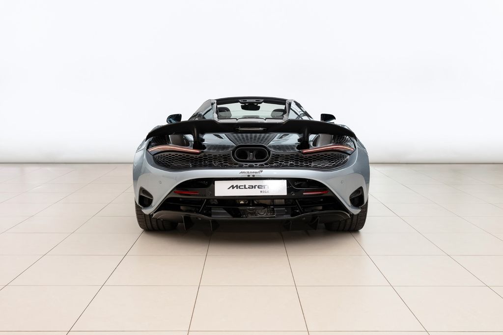 McLaren 750S 2025
