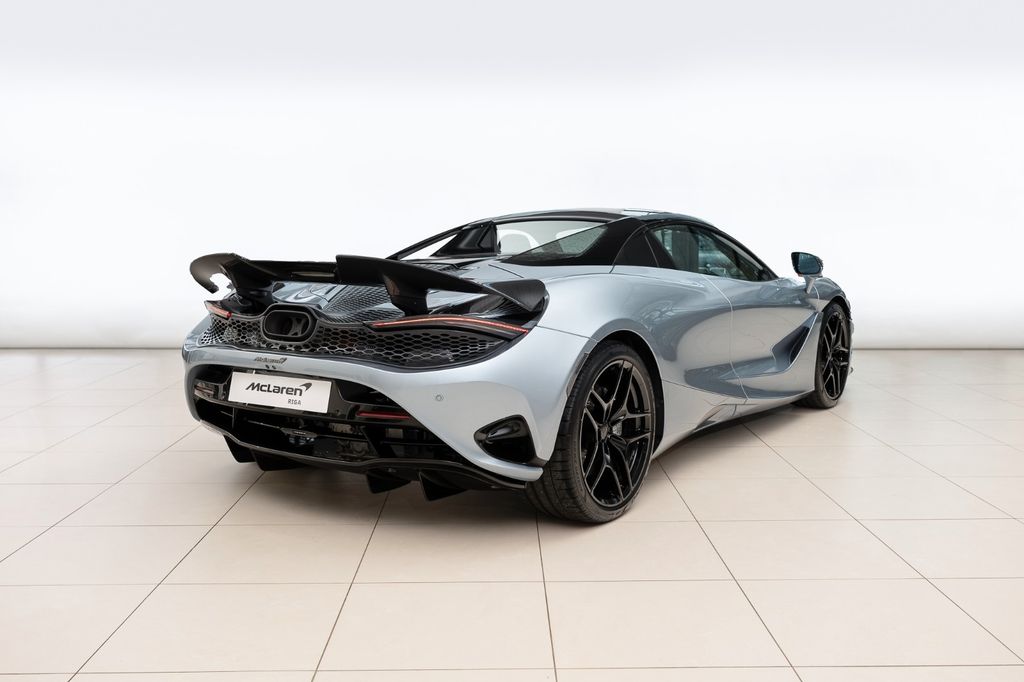 McLaren 750S 2025