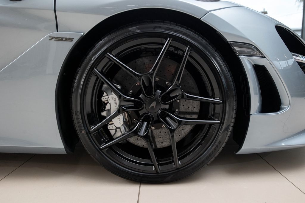 McLaren 750S 2025