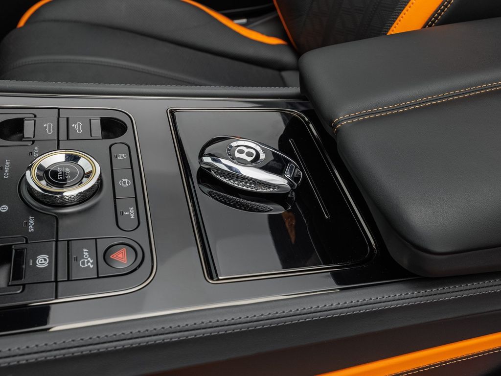 Bentley Continental GTC 2024