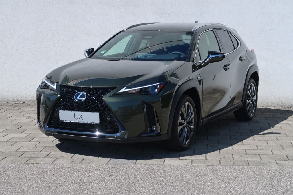 Lexus UX 2025
