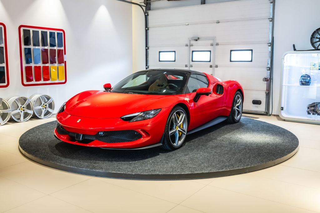 Ferrari 296 GTS 2025