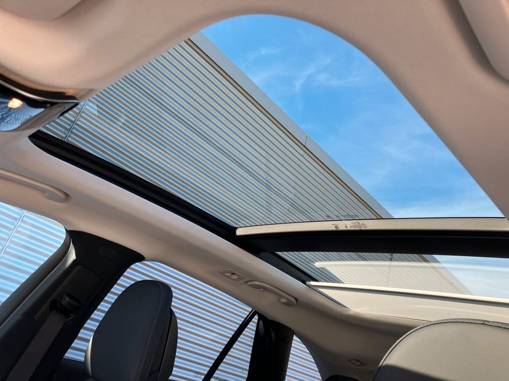 Mercedes-Benz GLC 300 2025