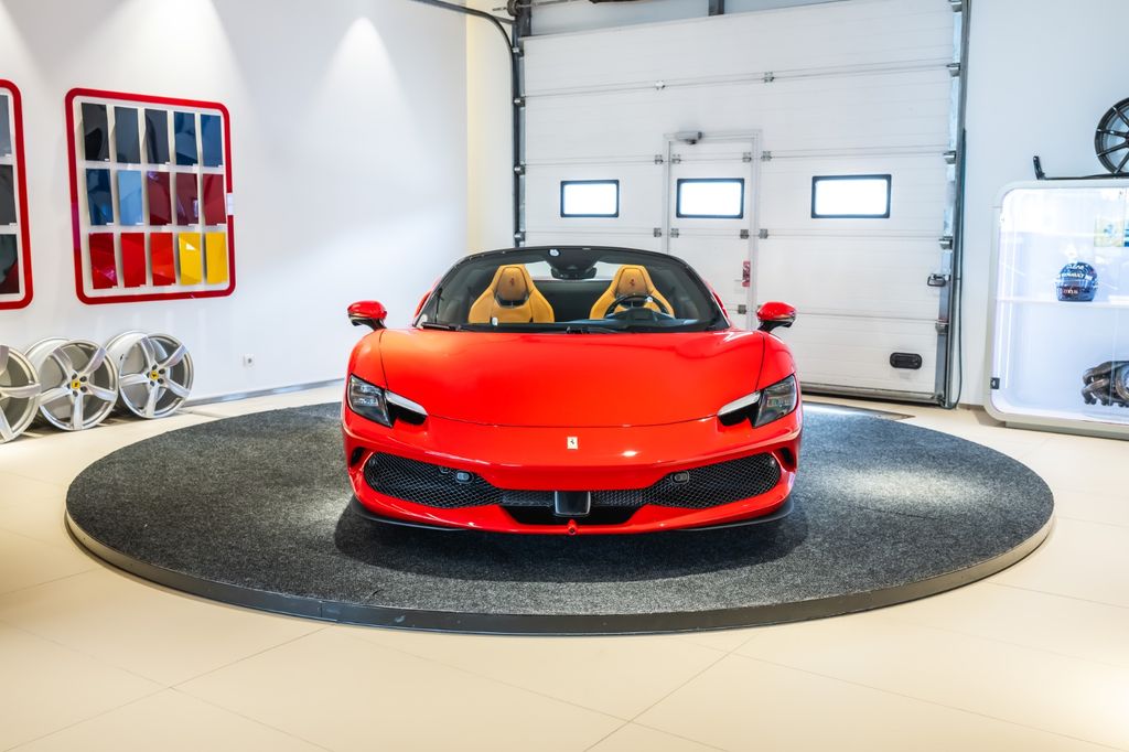 Ferrari 296 GTS 2025