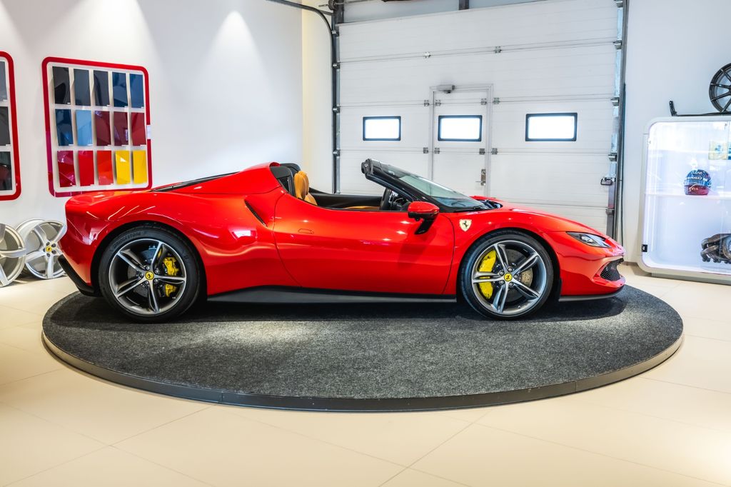 Ferrari 296 GTS 2025