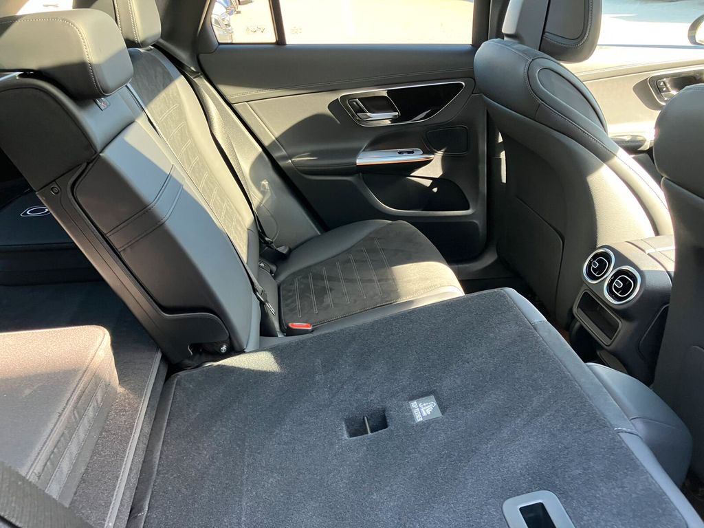 Mercedes-Benz GLC 300 2025
