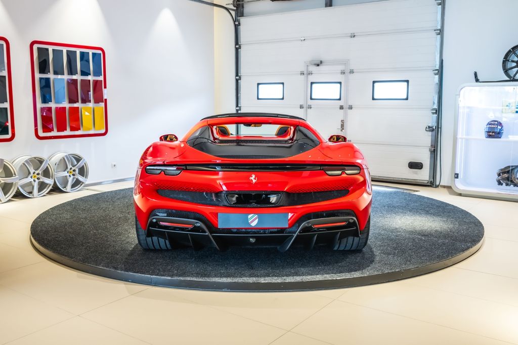 Ferrari 296 GTS 2025