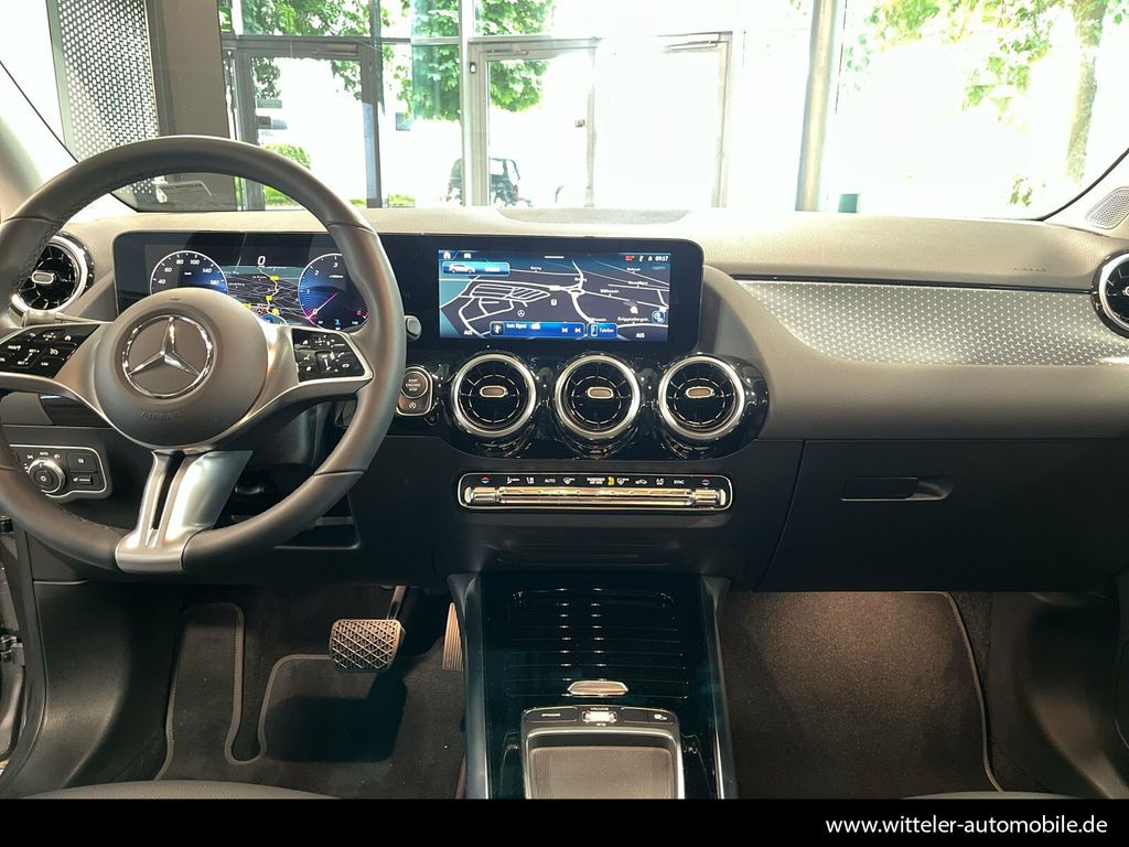 Mercedes-Benz B 220 2024