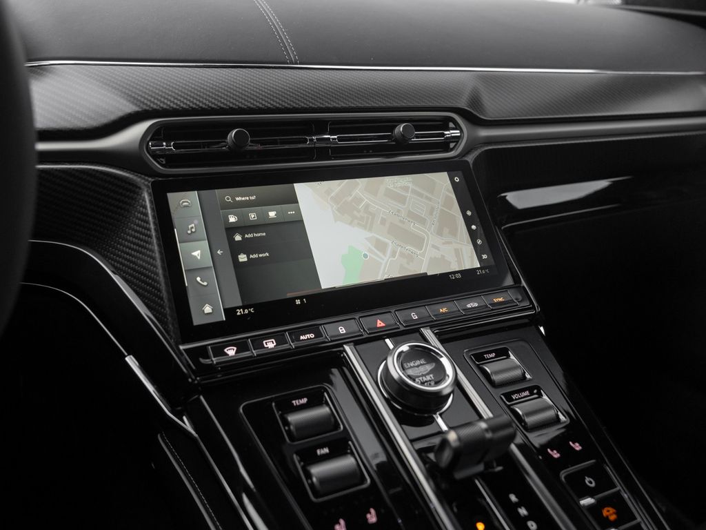 Aston Martin V8 Vantage 2025