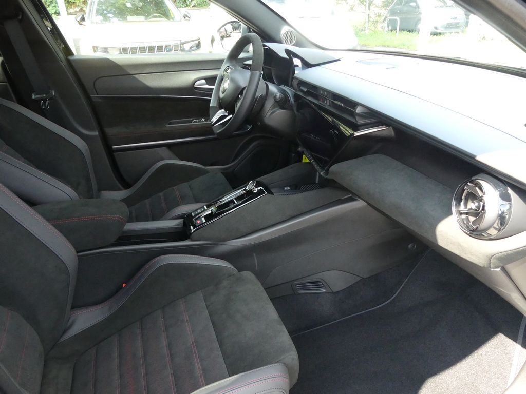 Alfa Romeo Junior 2025