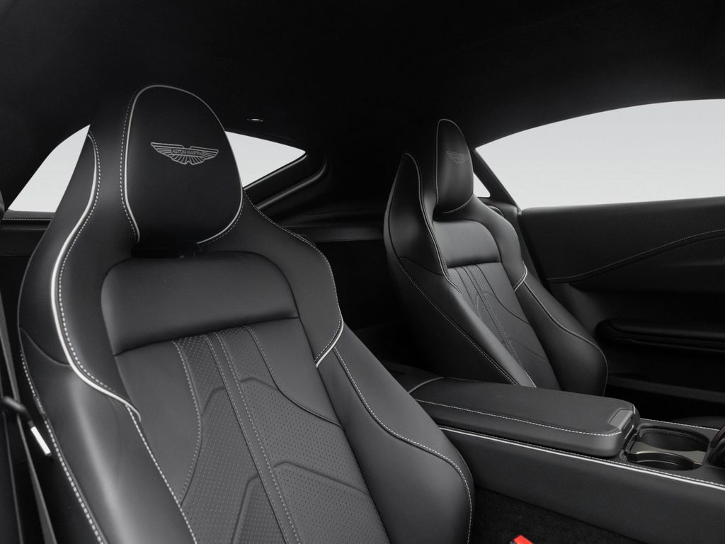 Aston Martin V8 Vantage 2025