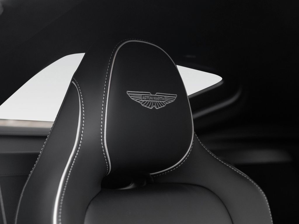 Aston Martin V8 Vantage 2025