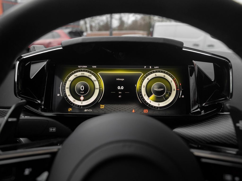 Aston Martin V8 Vantage 2025