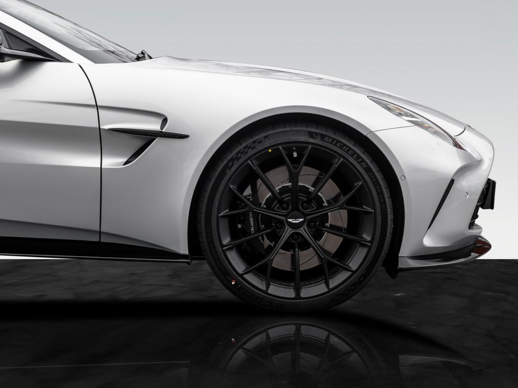 Aston Martin V8 Vantage 2025