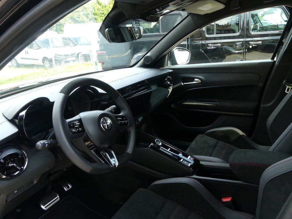 Alfa Romeo Junior 2025