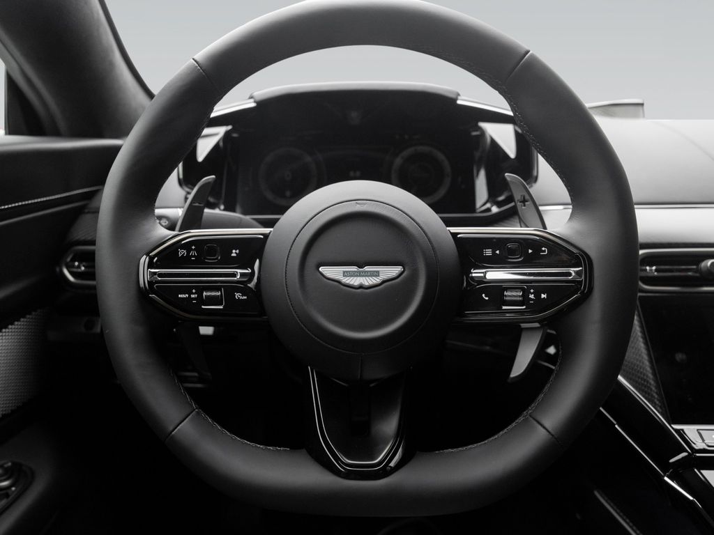 Aston Martin V8 Vantage 2025