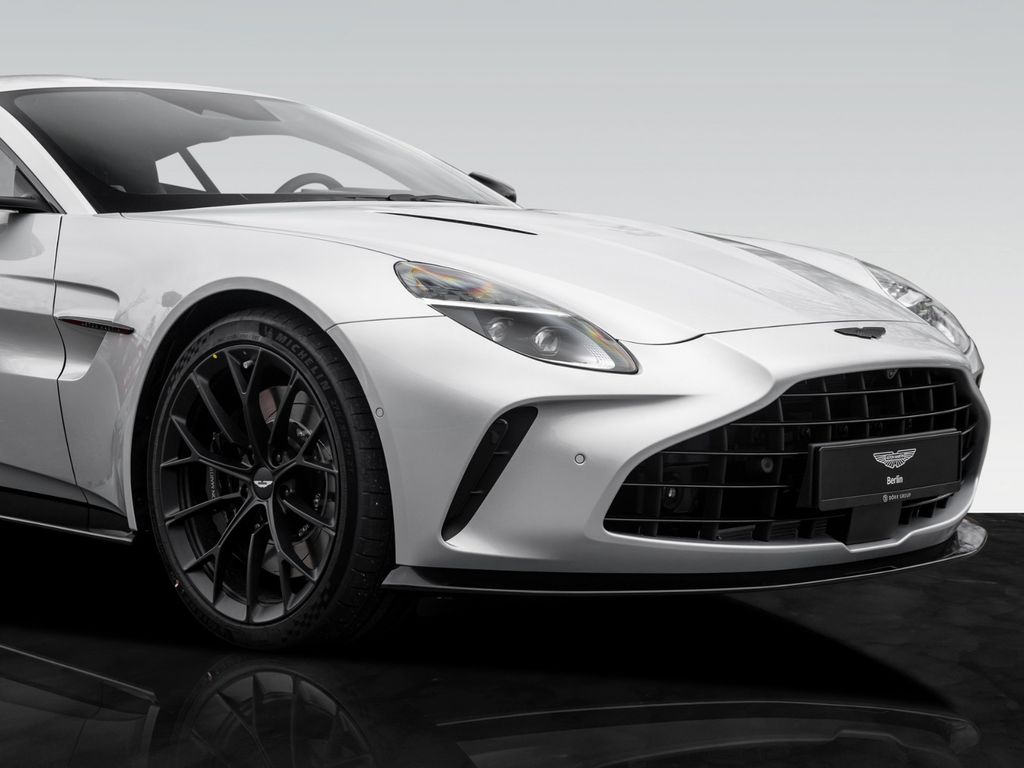 Aston Martin V8 Vantage 2025