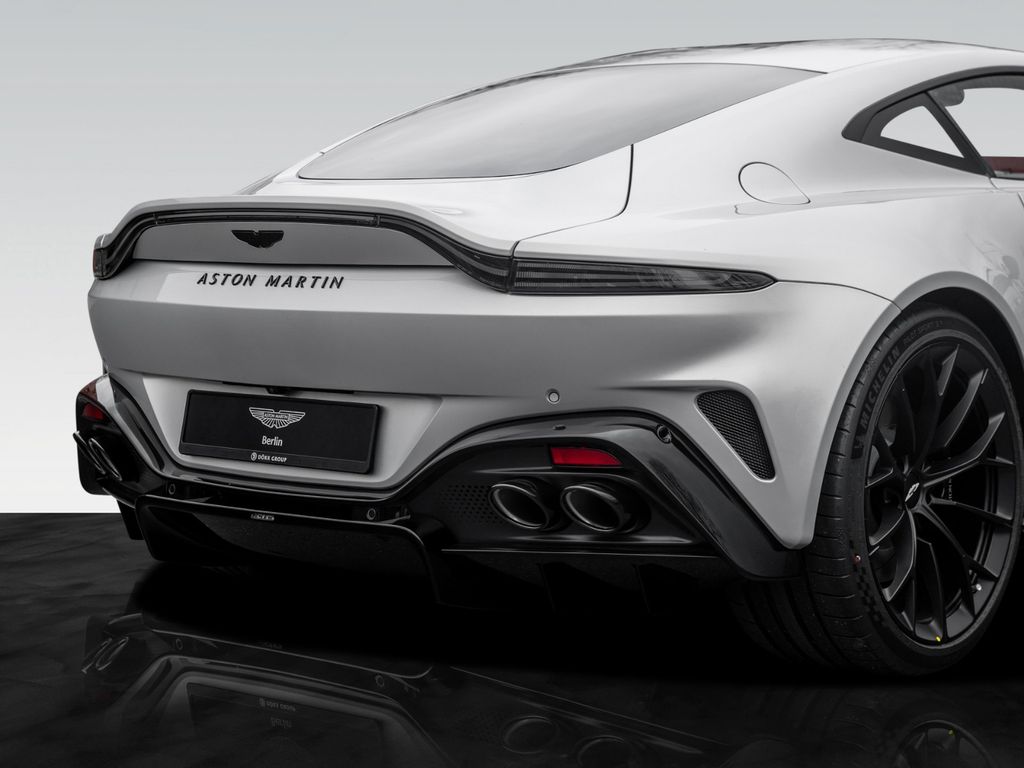 Aston Martin V8 Vantage 2025