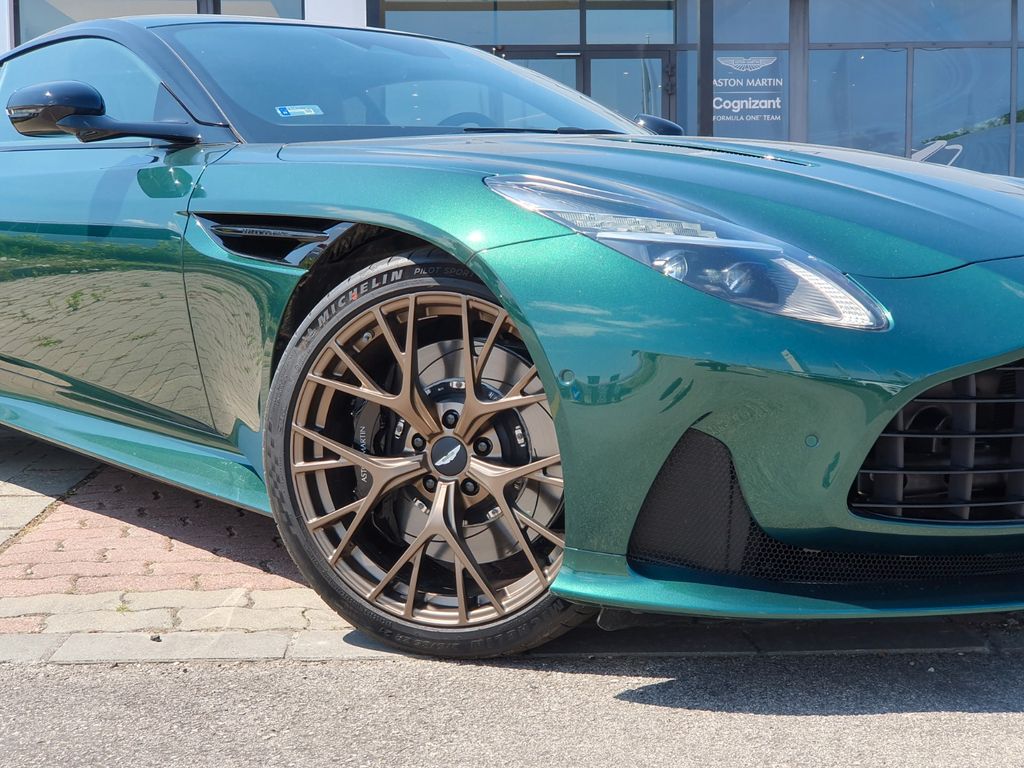 Aston Martin DB12 2025