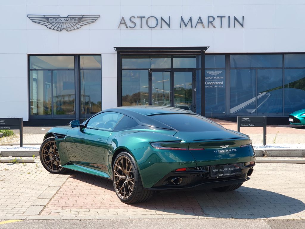 Aston Martin DB12 2025