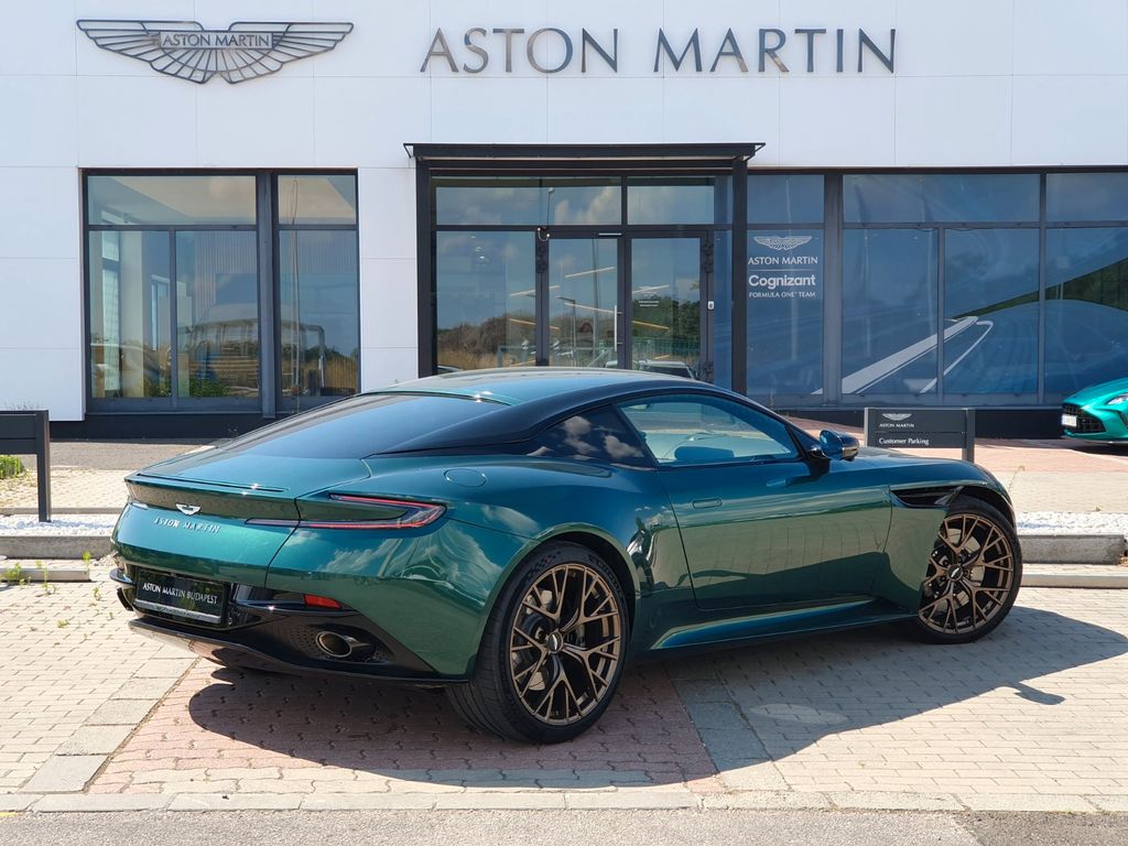 Aston Martin DB12 2025