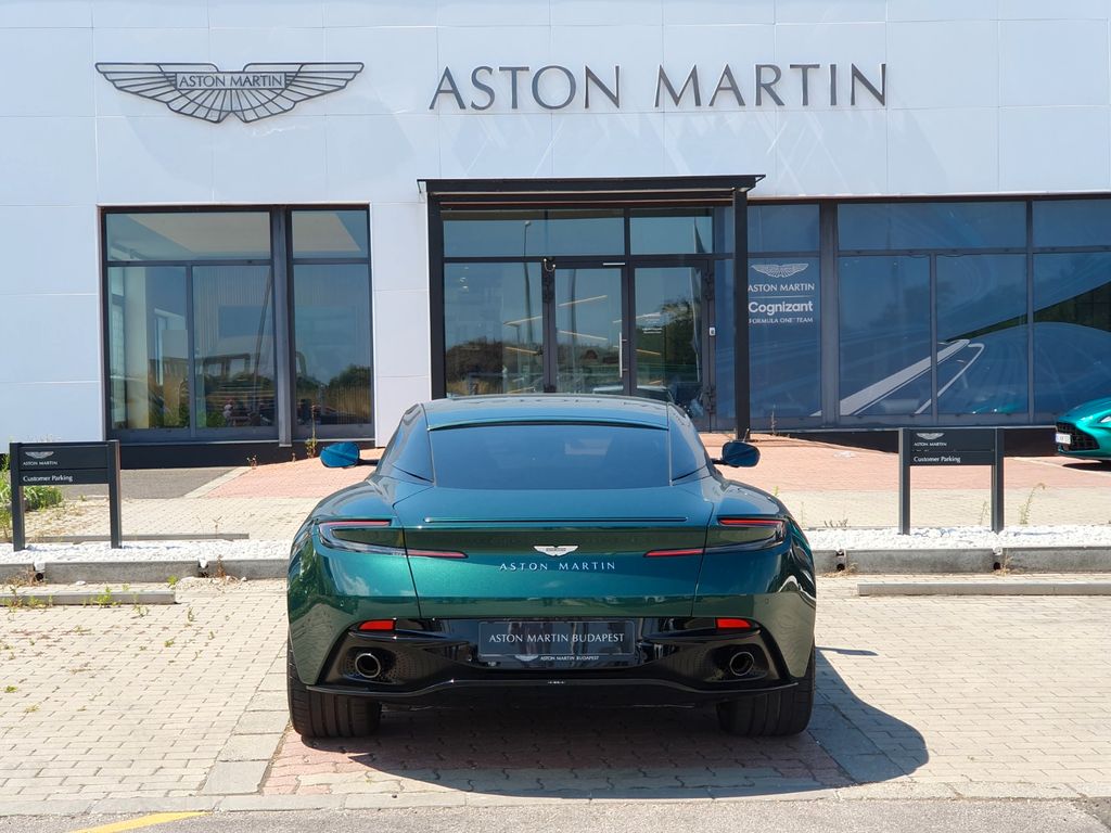 Aston Martin DB12 2025