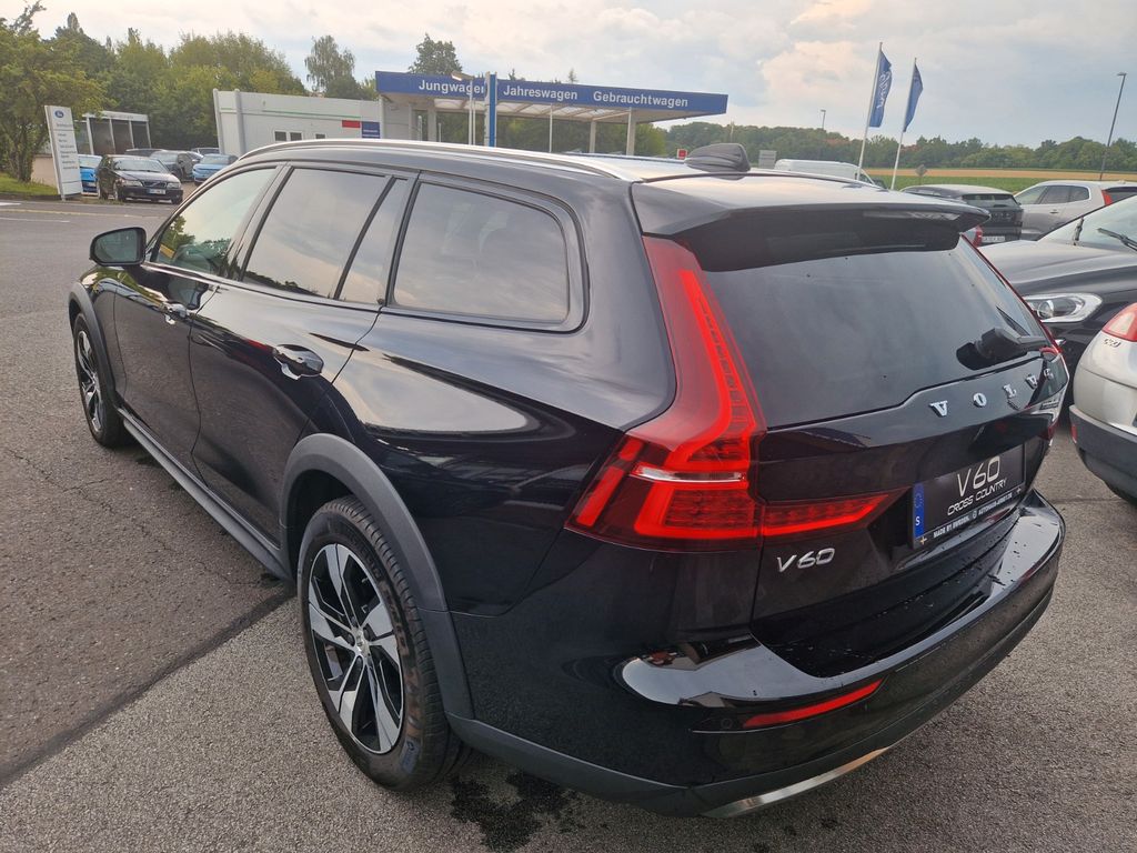 Volvo V60 Cross Country 2023