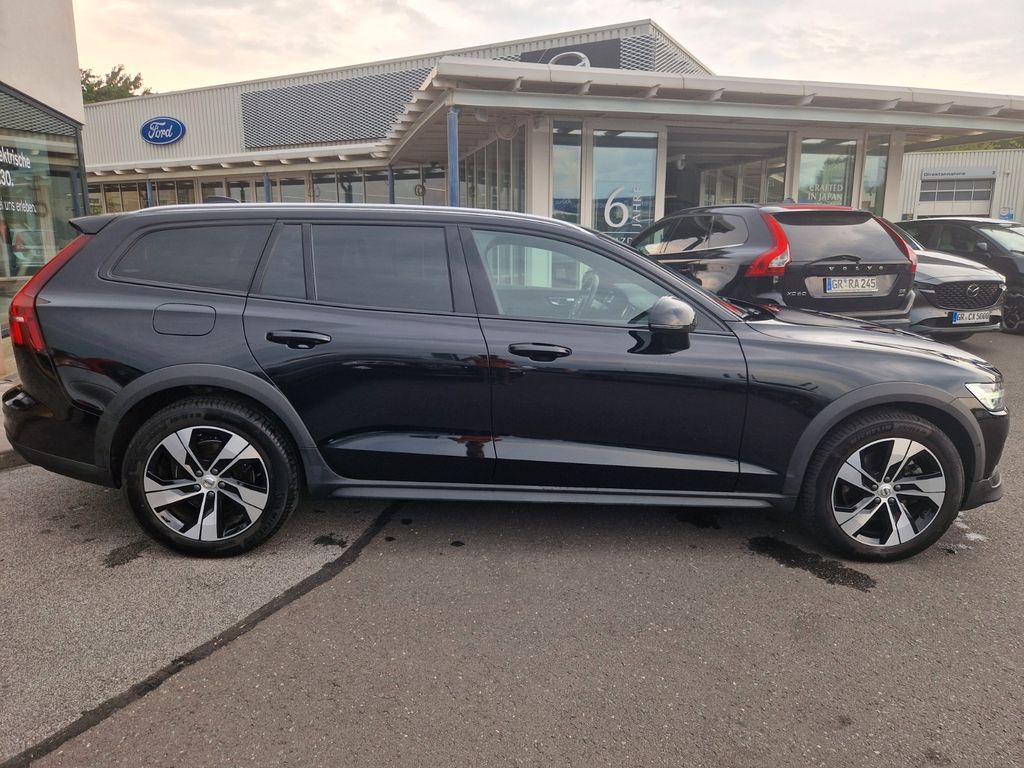 Volvo V60 Cross Country 2023