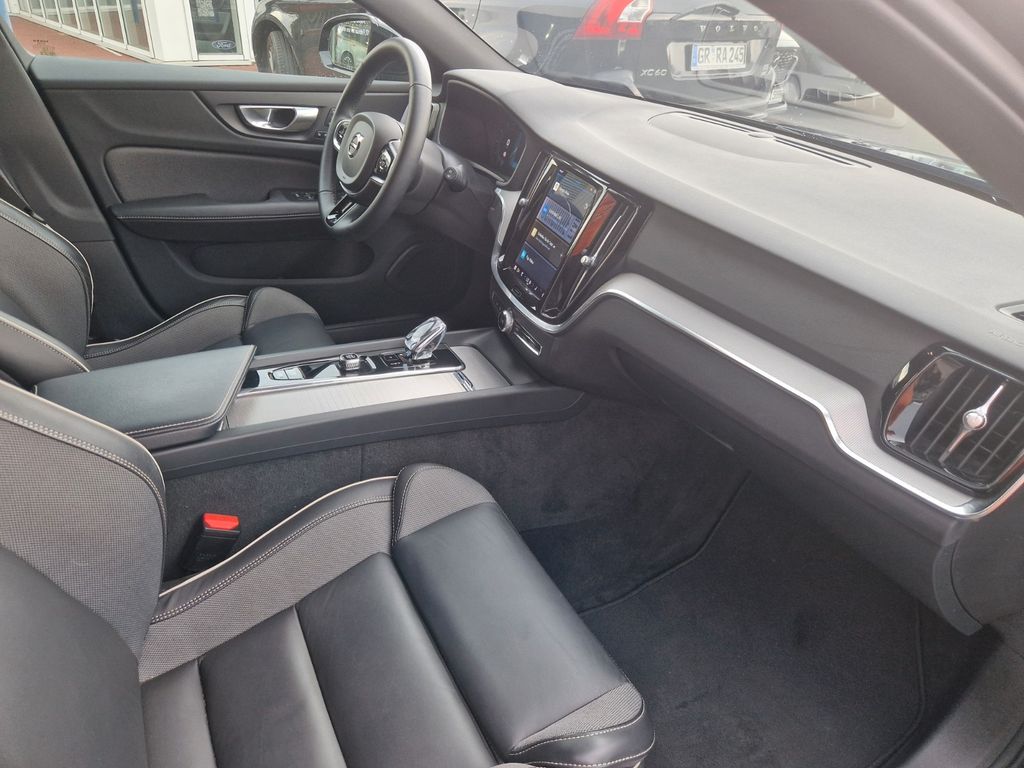 Volvo V60 Cross Country 2023